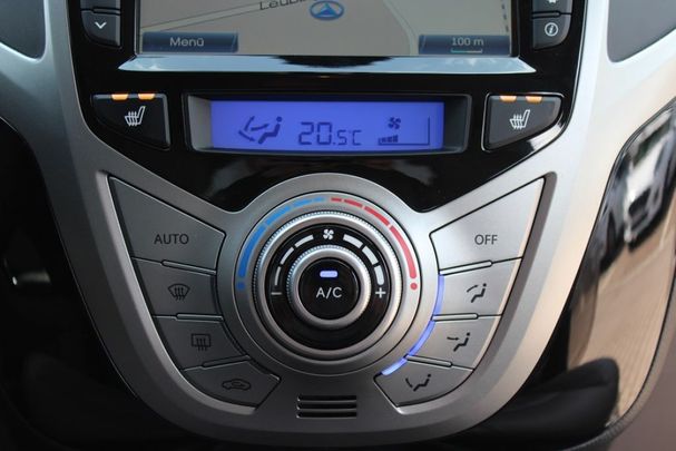 Hyundai ix20 1.4 blue Style 66 kW image number 9