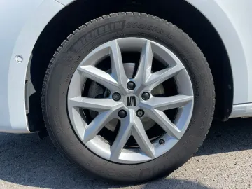 Car image 28