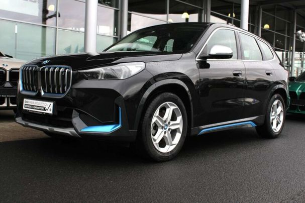 BMW iX1 xDrive30 xLine 225 kW image number 1