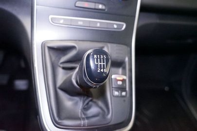 Car image 30