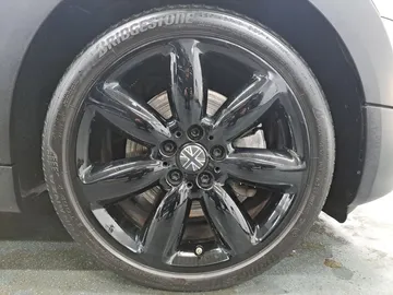 Car image 25