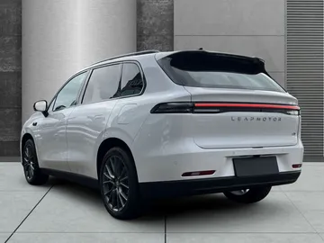 Car image 3