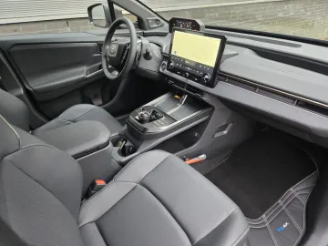 Car image 3
