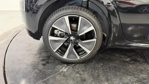 Car image 25