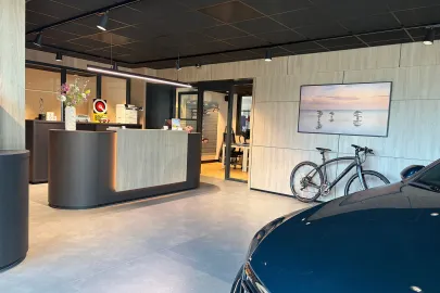 Car image 48