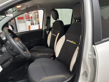 Car image 12