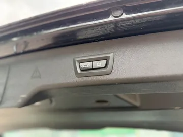 Car image 34