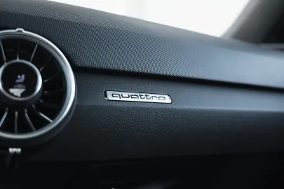 Car image 32