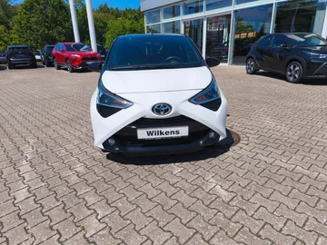Car image 3