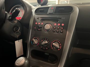 Car image 17