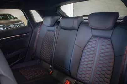 Car image 28