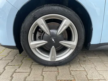 Car image 29