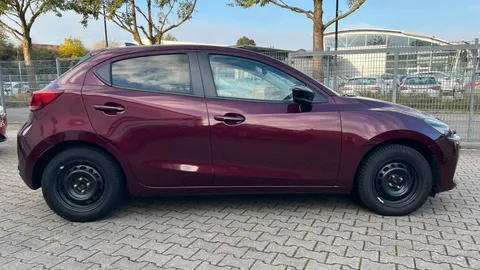 Car image 4