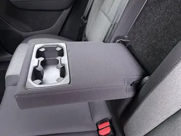Car image 39