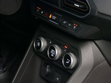 Car image 32