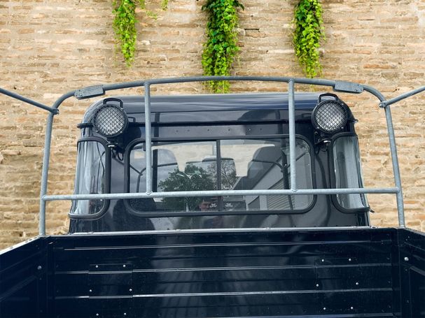 Land Rover Defender TD 90 kW image number 15