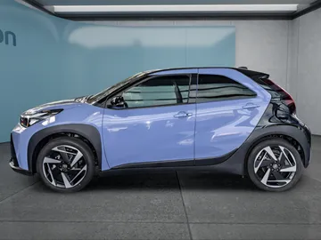 Car image 3