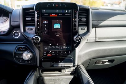 Car image 43