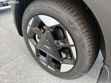 Car image 27