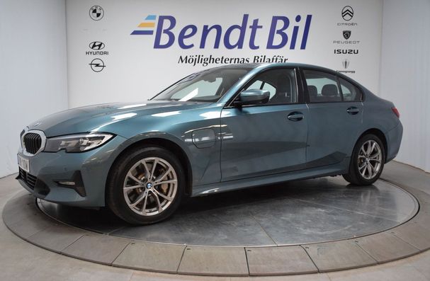 BMW 330e Sport Line 216 kW image number 1