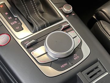 Car image 26