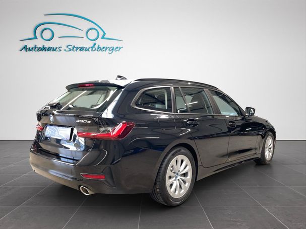 BMW 330e Touring M 215 kW image number 3