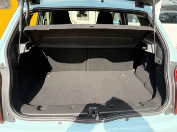 Car image 26