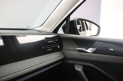 Car image 37