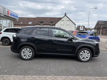 Car image 4