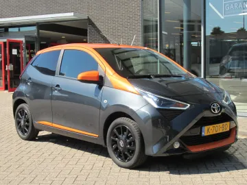 Car image 24