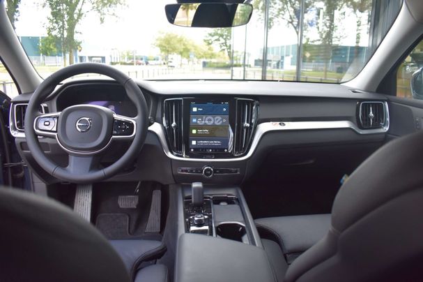 Volvo V60 B4 Plus 145 kW image number 20