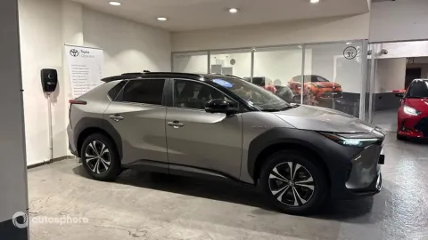 Car image 4