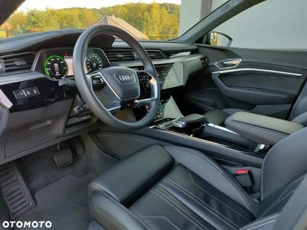 Audi e-tron 55 quattro S-line 300 kW image number 22