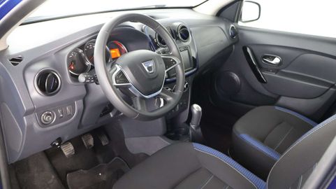 Car image 15