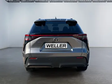 Car image 4