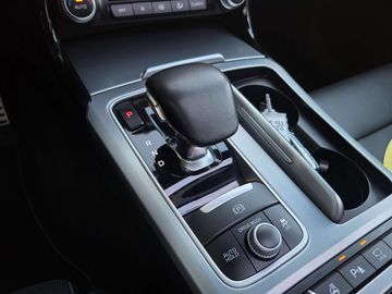 Car image 32