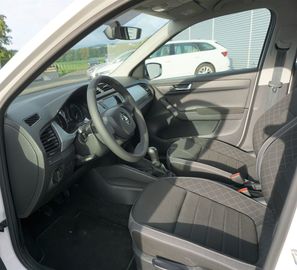 Car image 12