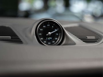 Car image 33