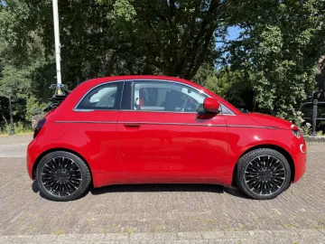 Car image 24