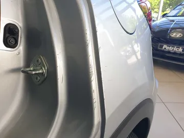 Car image 30