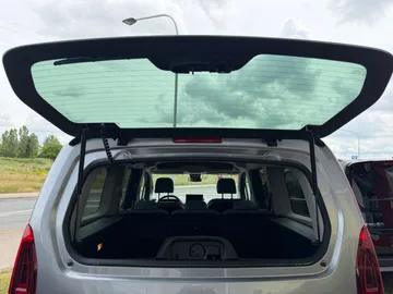 Car image 28
