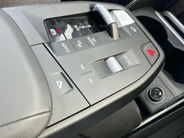Car image 38