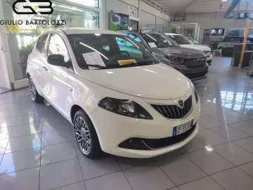 Car image 3