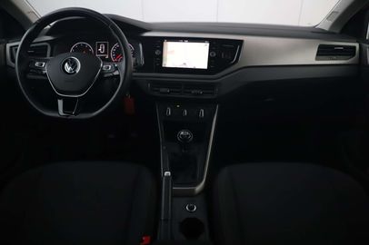 Car image 12