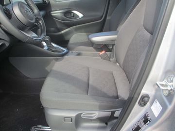 Car image 12