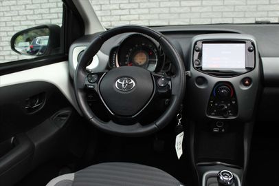 Car image 11