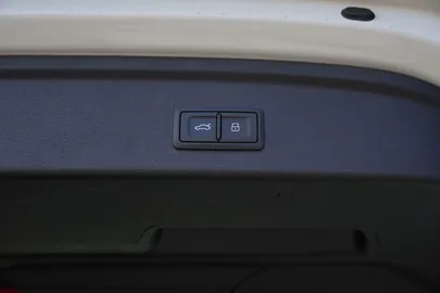 Car image 38