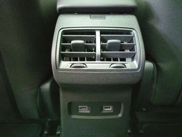 Car image 32