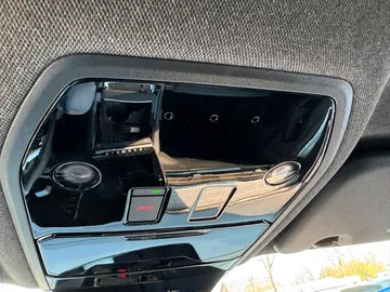 Car image 33