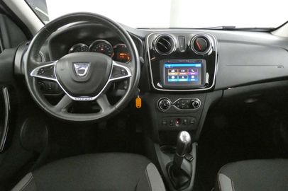 Car image 19